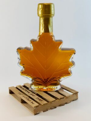 100 ml (3.4 oz.) Organic Pure Maine Maple Syrup in Glass Maple Leaf Bottle
